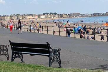 膳宿费 At The Beach