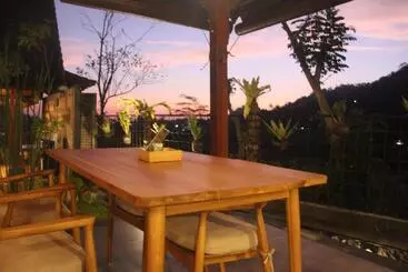 Bed and Breakfast Anandinii River Lodge