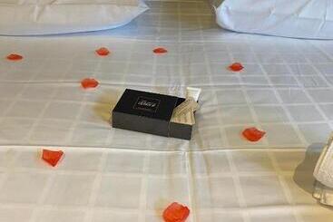 هتل Les Thermes De Spa By La Cour De La Reine Hôtel, Suites & Accès Gratuit Au Centre Thermal