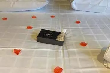 Otel Les Thermes De Spa By La Cour De La Reine Hôtel, Suites & Accès Gratuit Au Centre Thermal