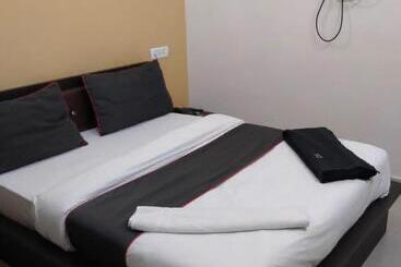 Hotel Lily Grand By Gds