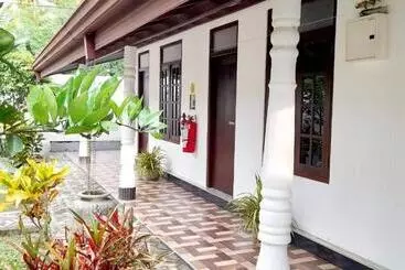 Dinu Lanka Resort