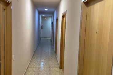 ペンション Hostal Restaurant El Poligono