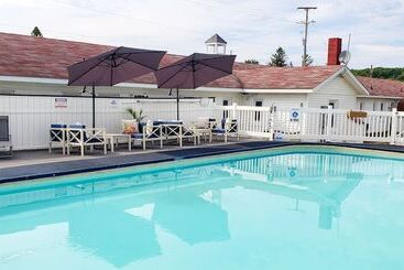 Отель Coastal Inn