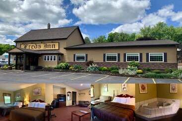 בית מלון כפרי Fred's Inn Restaurant & Lodging