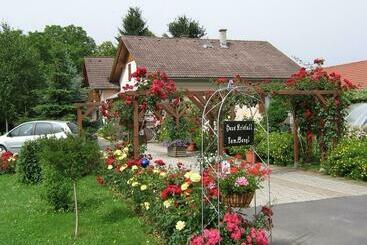 ホテル Gästehaus Kristall   Familie Gangl