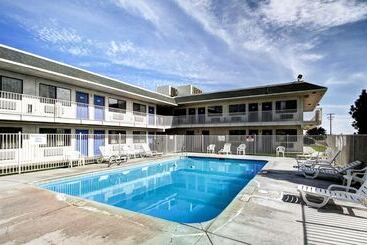 Motel 6 Wells