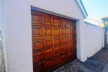 ベッドアンドブレックファースト Hkm Guest House