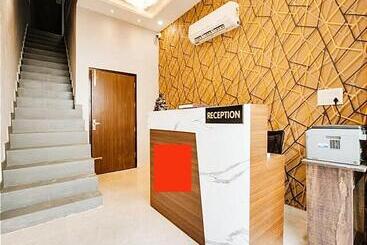 Hôtel Golden A Class    By Sky Prop    Firozpur Road Ludhiana