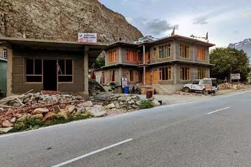 Pensió Satdhara Travels And Homes Jispa