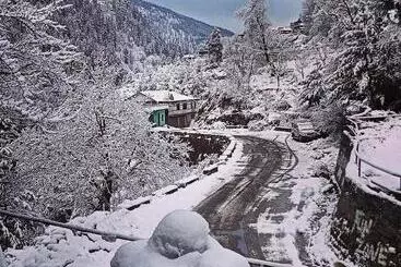 Hotel Kheerganga Heights