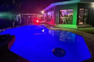 بنسيون 2 On Haig Accommodation, Selbourne, East London