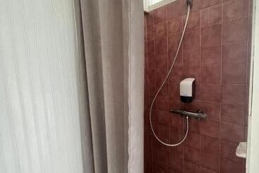 هتل Le Petit Montmartre