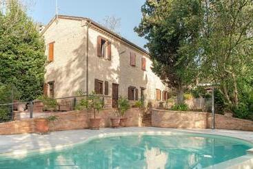 تختخواب و صبحانه La Muscari Azienda Agricola Biologica