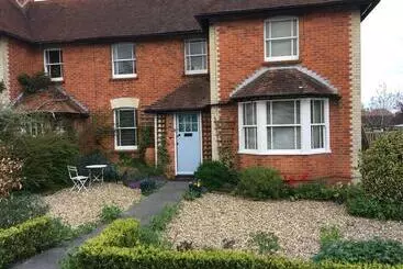 Aamiaismajoitus (B&B) Tranquil, Luxurious Double Bedroom, En Suite, Cosy Private Lounge, Woodburner & Your Own Front Door