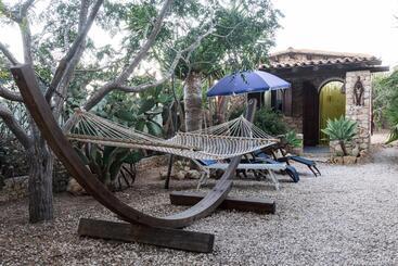 Apart Otel Dammusi Del Sole