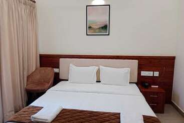 בית מלון כפרי Royalton Residency