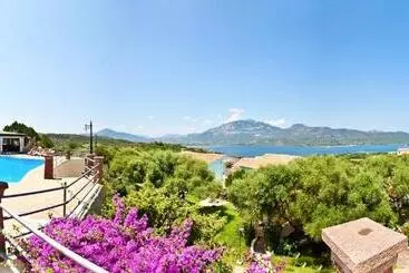 Huoneistohotelli Isa Residence With Swimming Pool In Porto Rotondo At Only 500 M From The Beach