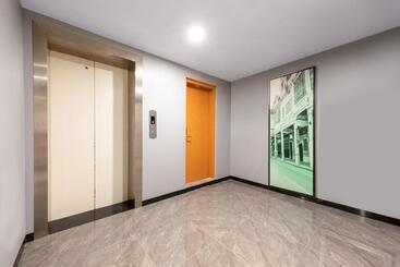 Xana Lite Hotel Guangzhou Fangcun Huadiwan Metro Station