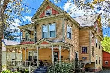 Majatalo Blooming Inn