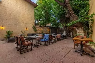 Majatalo Tarihi Sarı Konak