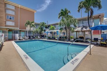 Castle By The Sea Motel