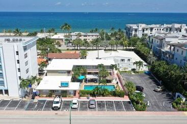 Castle By The Sea Motel