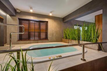 ホテル Afrodyta Business & Spa