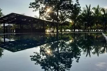 هتل Hibiscus Garden