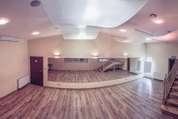 בית מלון כפרי Niemcza Wino & Spa