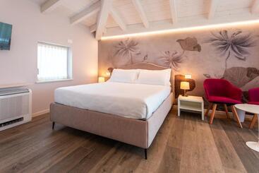 تختخواب و صبحانه Re Ottone Rooms