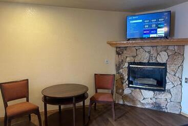 מוטל Snow Bear Lodge