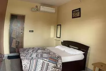 Majatalo Lee Home Stay