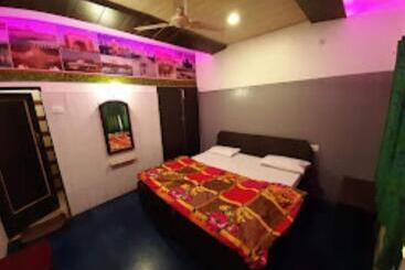 בית מלון כפרי Taj Deluxe, Agra