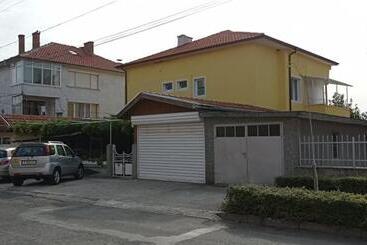 Majatalo стаи за гости росица