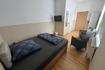 Eigenes Zimmer Mit Bad Pension