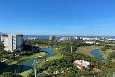 هتل Grand Luxxe With Free Golf