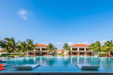 Blue Sky & Villas Beach Resort