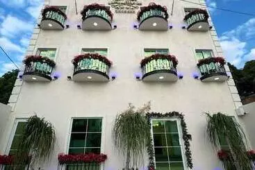 هتل Royal Madero Inn Express