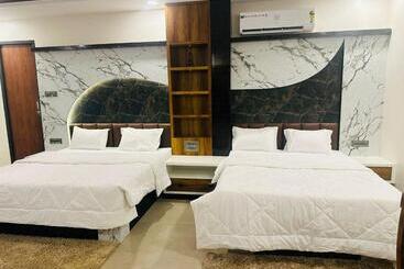 Hotel Yatri Nivas Sagara