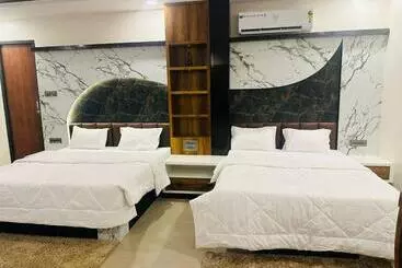 Hotel Yatri Nivas Sagara