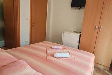 پانسیون Rooms And Apartments Matuško