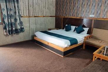 Phoenix Hotel & Restaurant