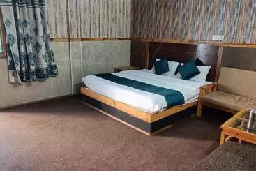 Phoenix Hotel & Restaurant