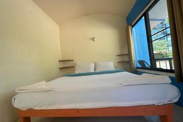 Lonely Beach Complex Titanic Hotel In Beach Shopping Street Markets ในศูนการค้าติดทะเล