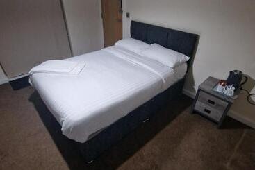 Pensione Apartment In Central Halifax