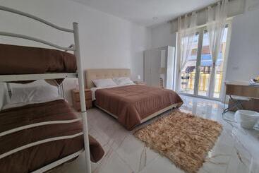 تختخواب و صبحانه Dodo & Fofo