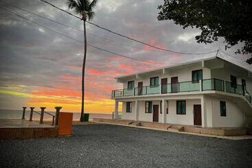 پانسیون 1 Corcega Beachfront Suites