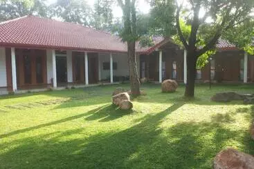 Pensió Anuradhapura Kanimadala Resort
