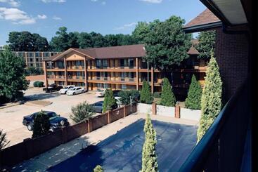 בית מלון כפרי American Inn And Suites